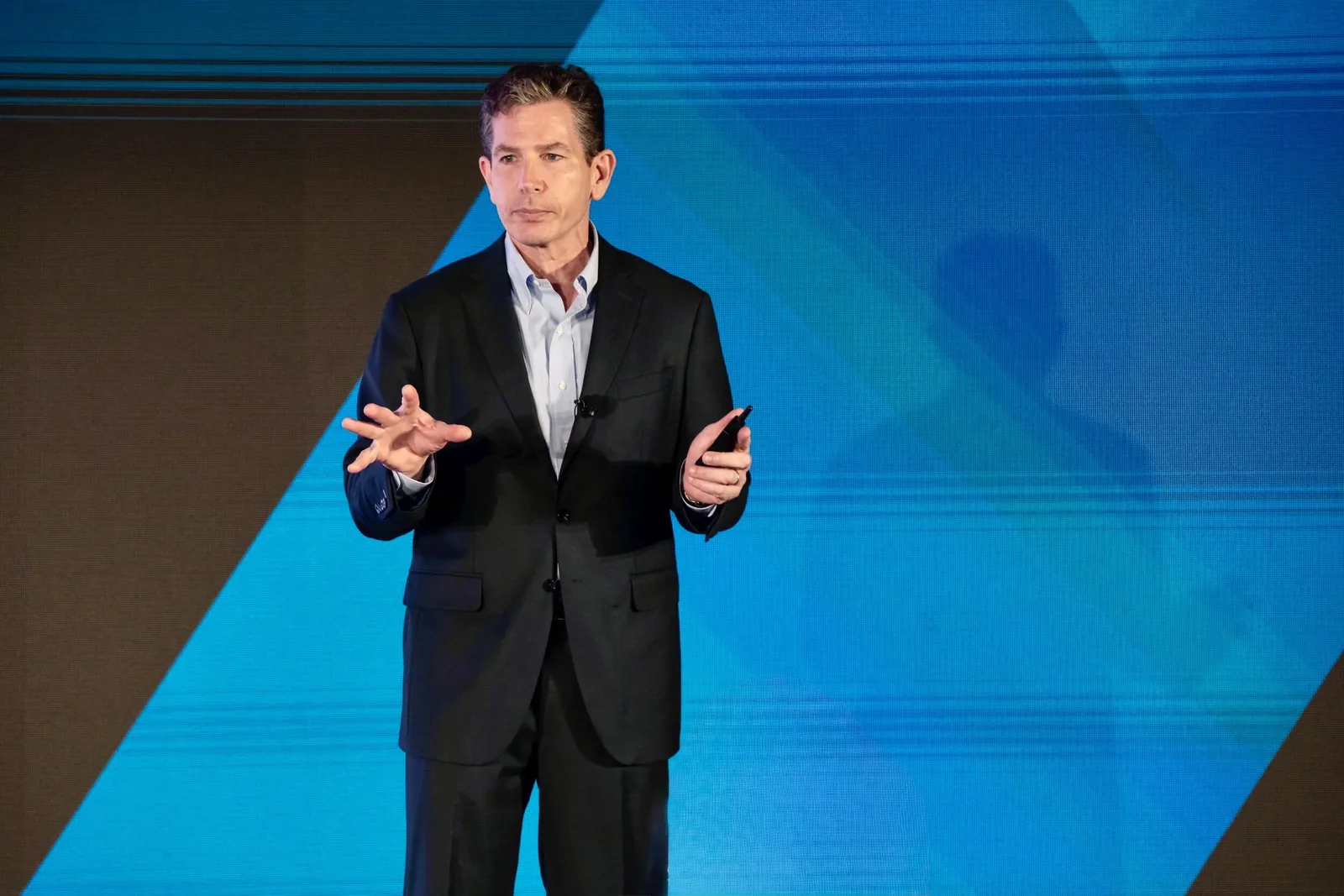 Joel Selanikio speaking on stage
